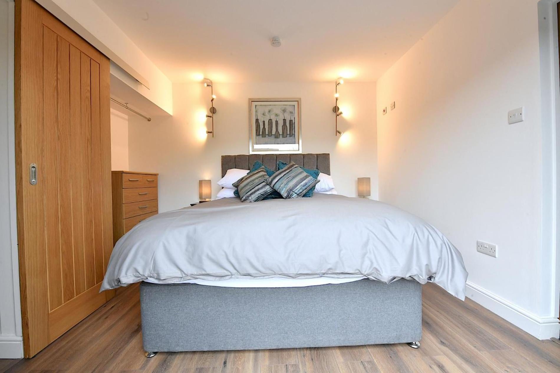 Cheerful 1BD Cottage with Parking Nr Guildford, Guildford, foto 2