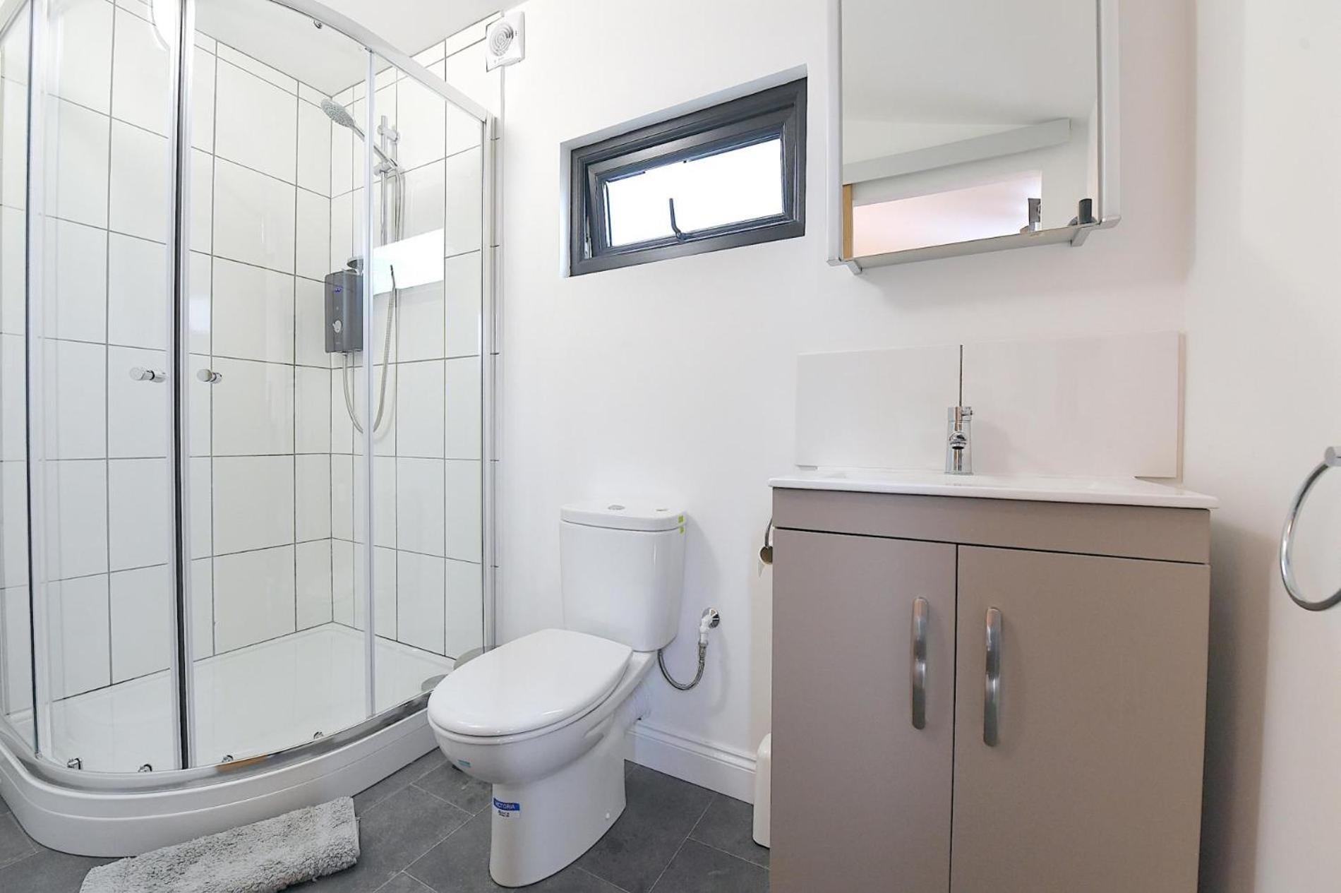 Cheerful 1BD Cottage with Parking Nr Guildford, Guildford, foto 3