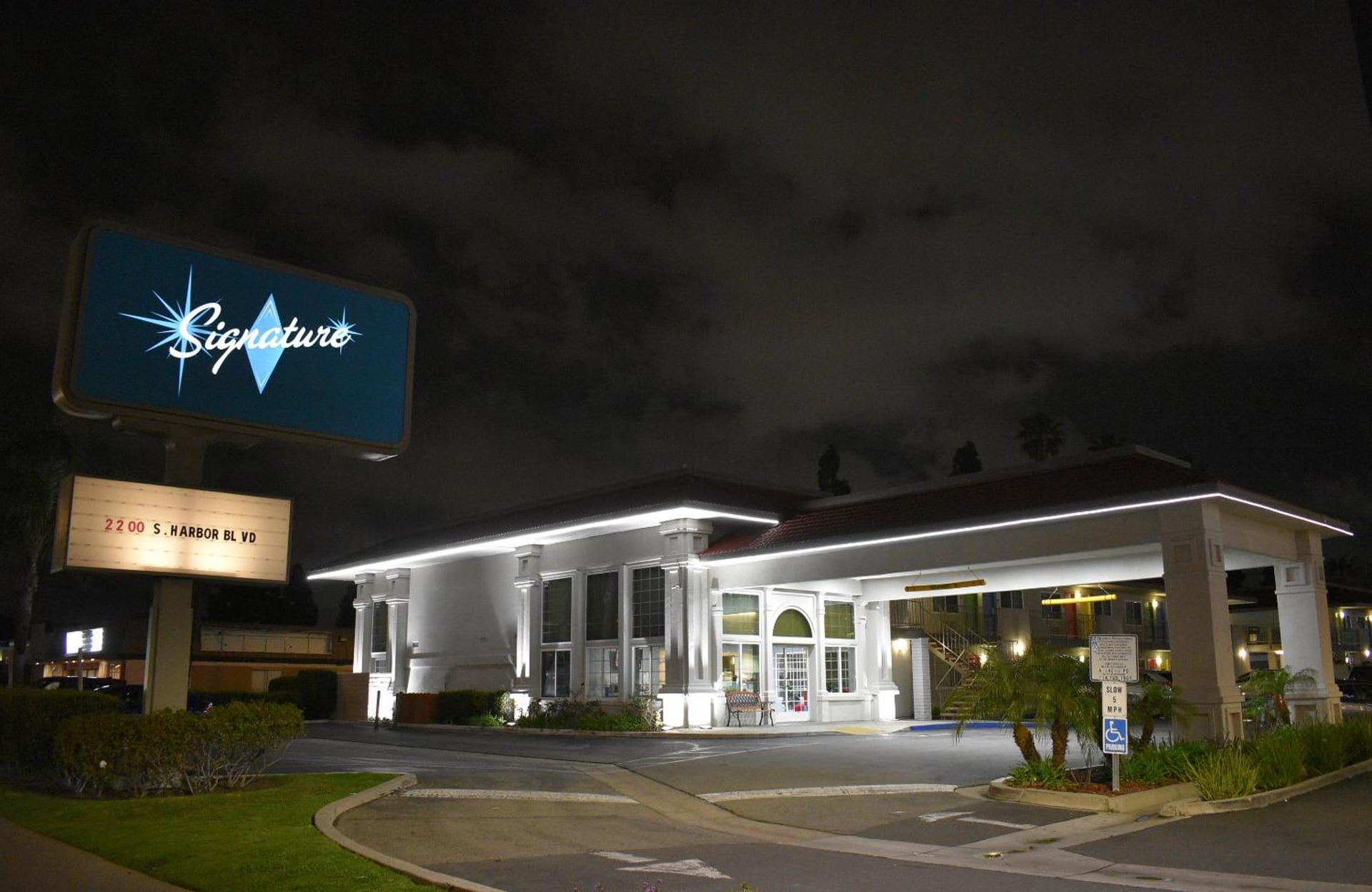 Signature Anaheim Maingate, Anaheim, foto 2