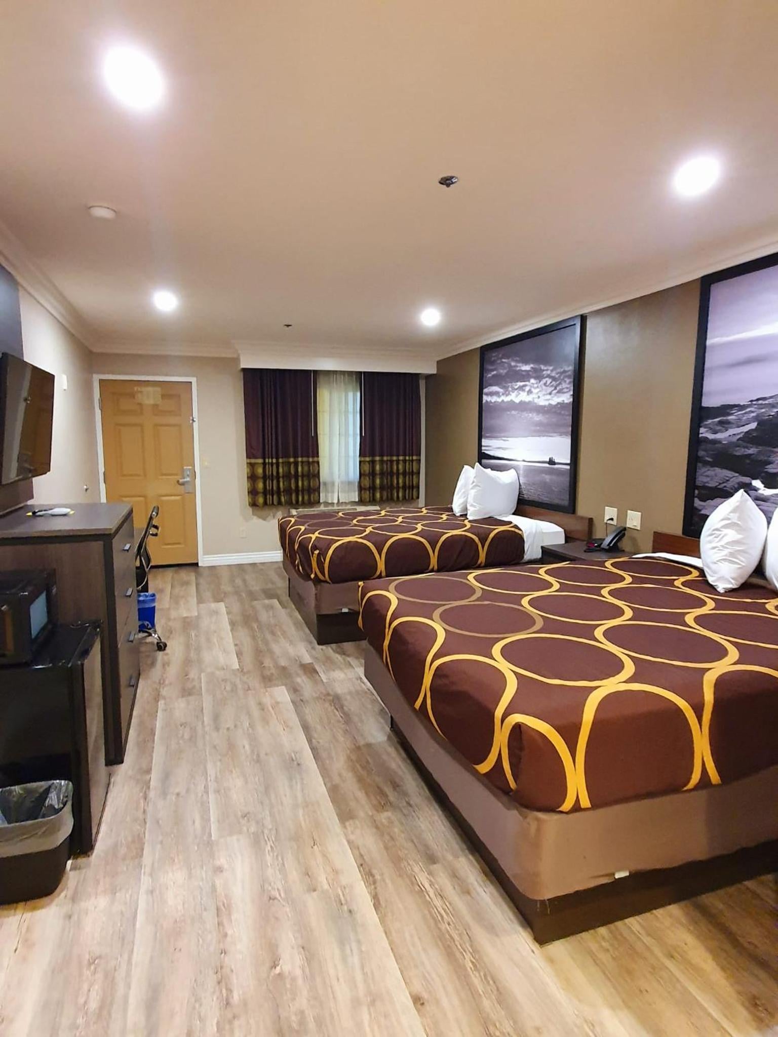 Super 8 by Wyndham Cypress Buena Park Area, Cypress, foto 5