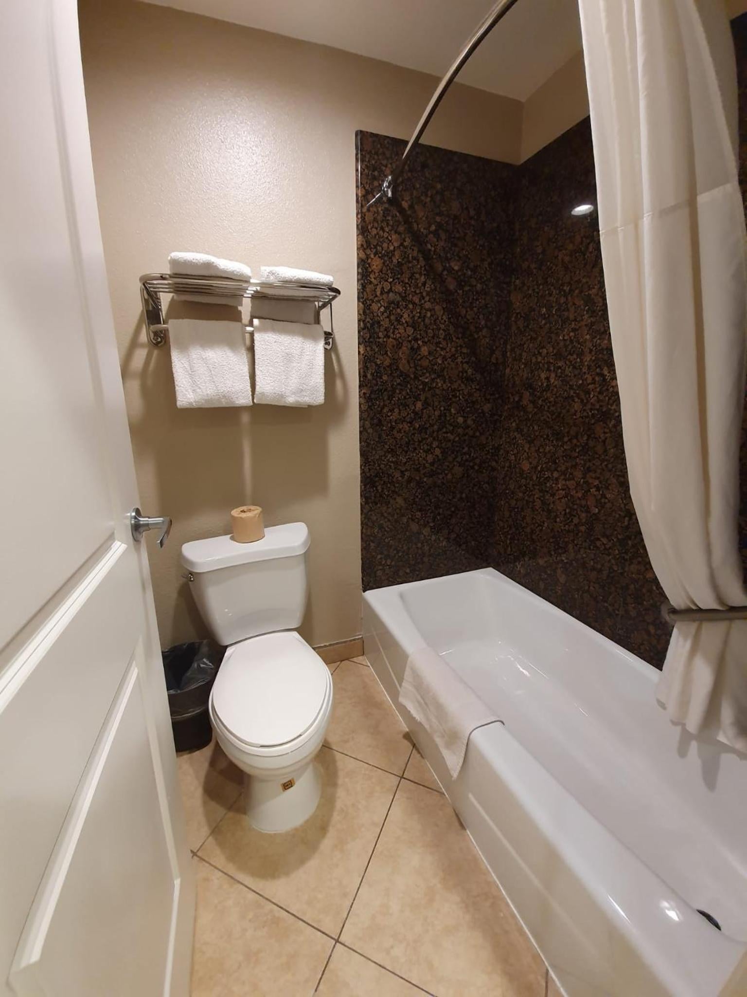 Super 8 by Wyndham Cypress Buena Park Area, Cypress, foto 4
