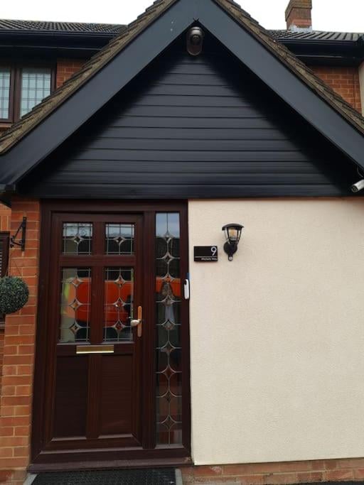 London Luxury 6 Bedroom Family House Sleeps 12 people Parking for 4 Cars Close to tube., Chigwell, foto 5