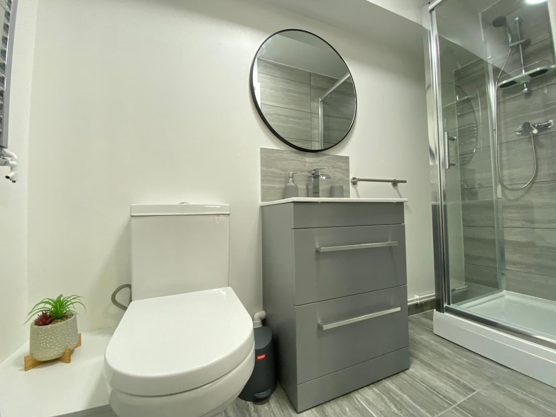 Cristina Modern, Horley, foto 4