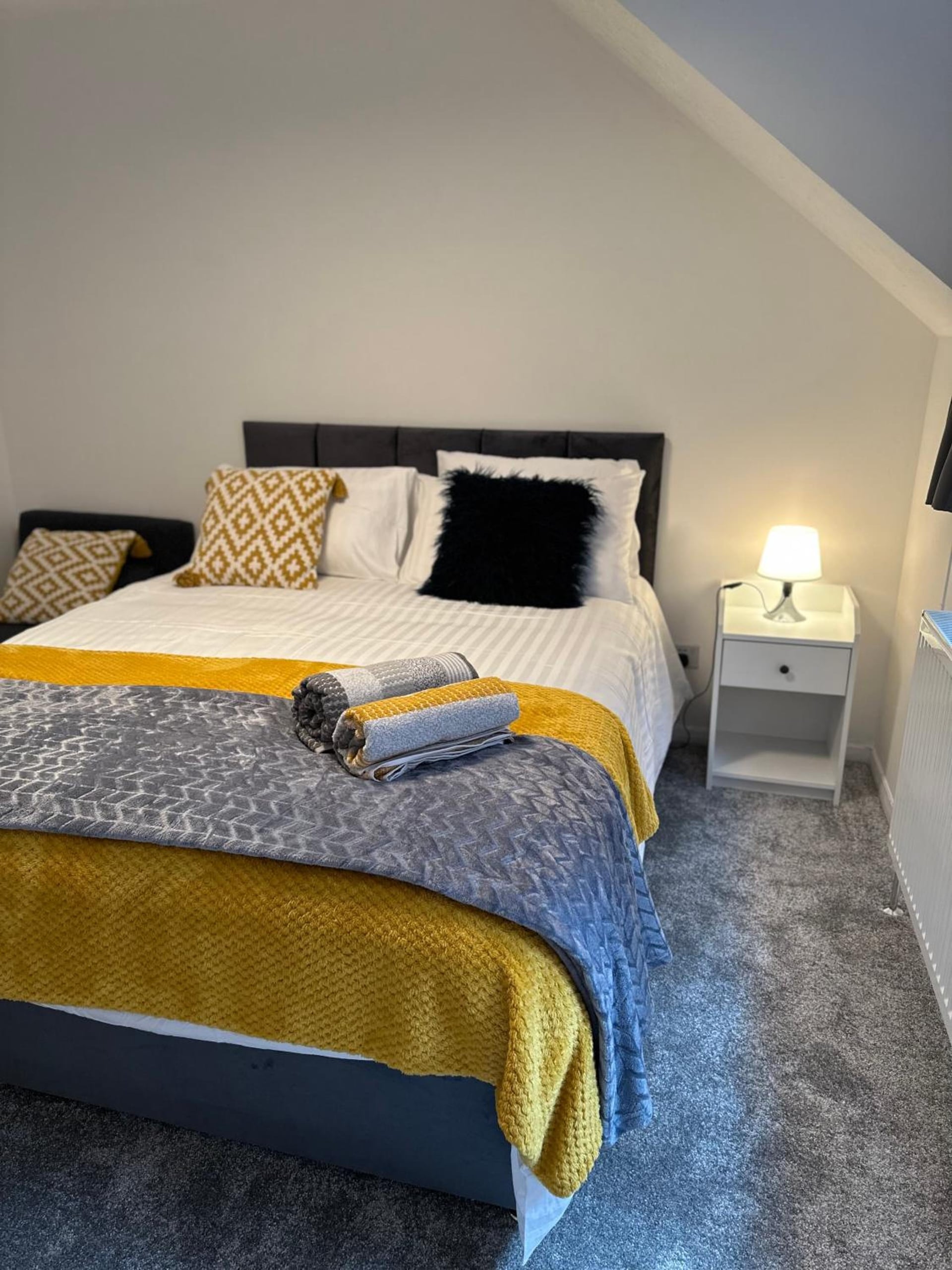Dartford Luxurious House with Parking - Netflix - Wi-Fi, Kent, foto 2