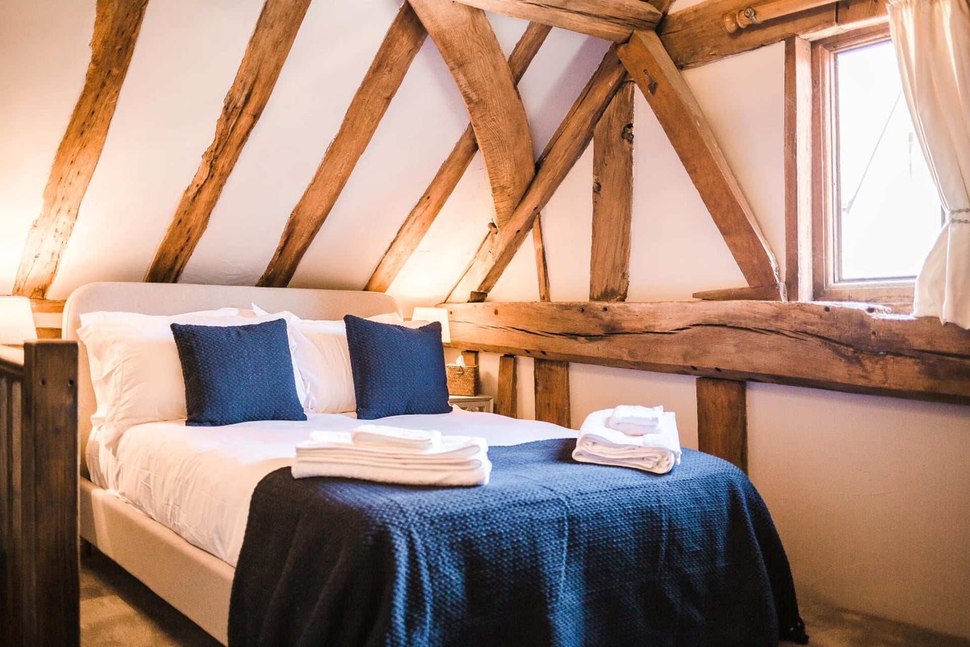 Taylour House - Edenbridge, sleeps 10, historic, unique yet modern, Kent, foto 4