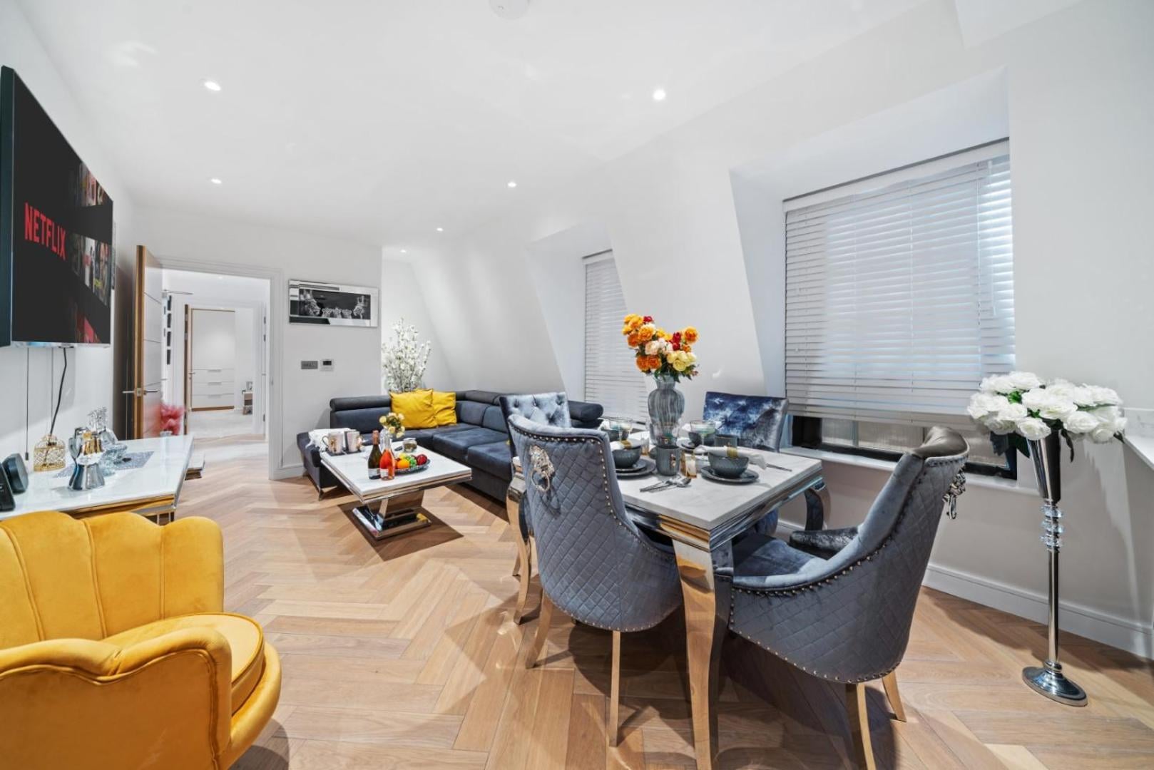 Stunning 1-Bedroom Penthouse in Marble Arch 72, London, foto 3