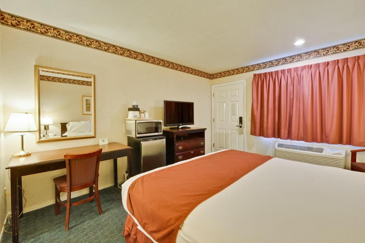 Americas Best Value Inn - Sky Ranch Palo Alto, Palo Alto, foto 4