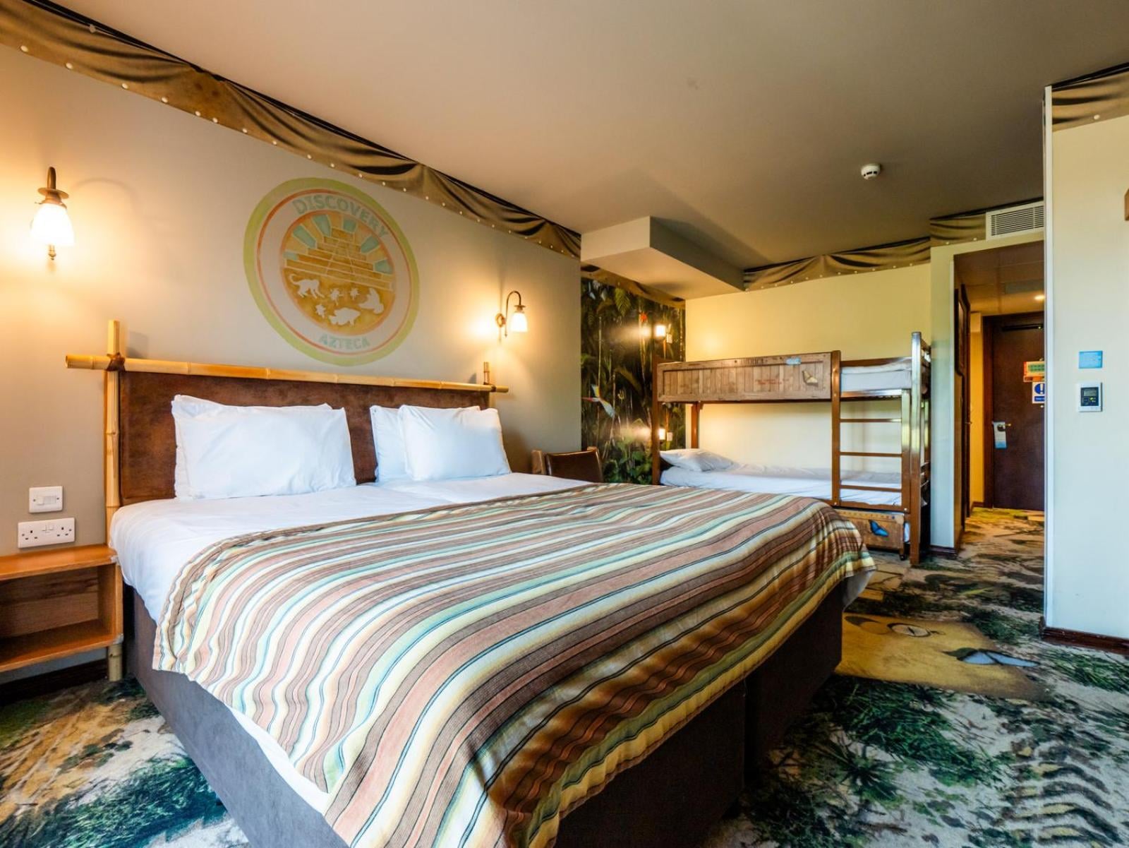 Chessington Resort Hotel, Chessington, foto 2