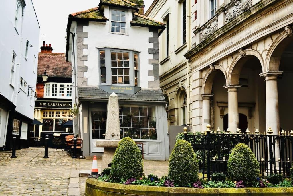 Epic Location, Views & Large Private Terrace, Windsor, foto 2