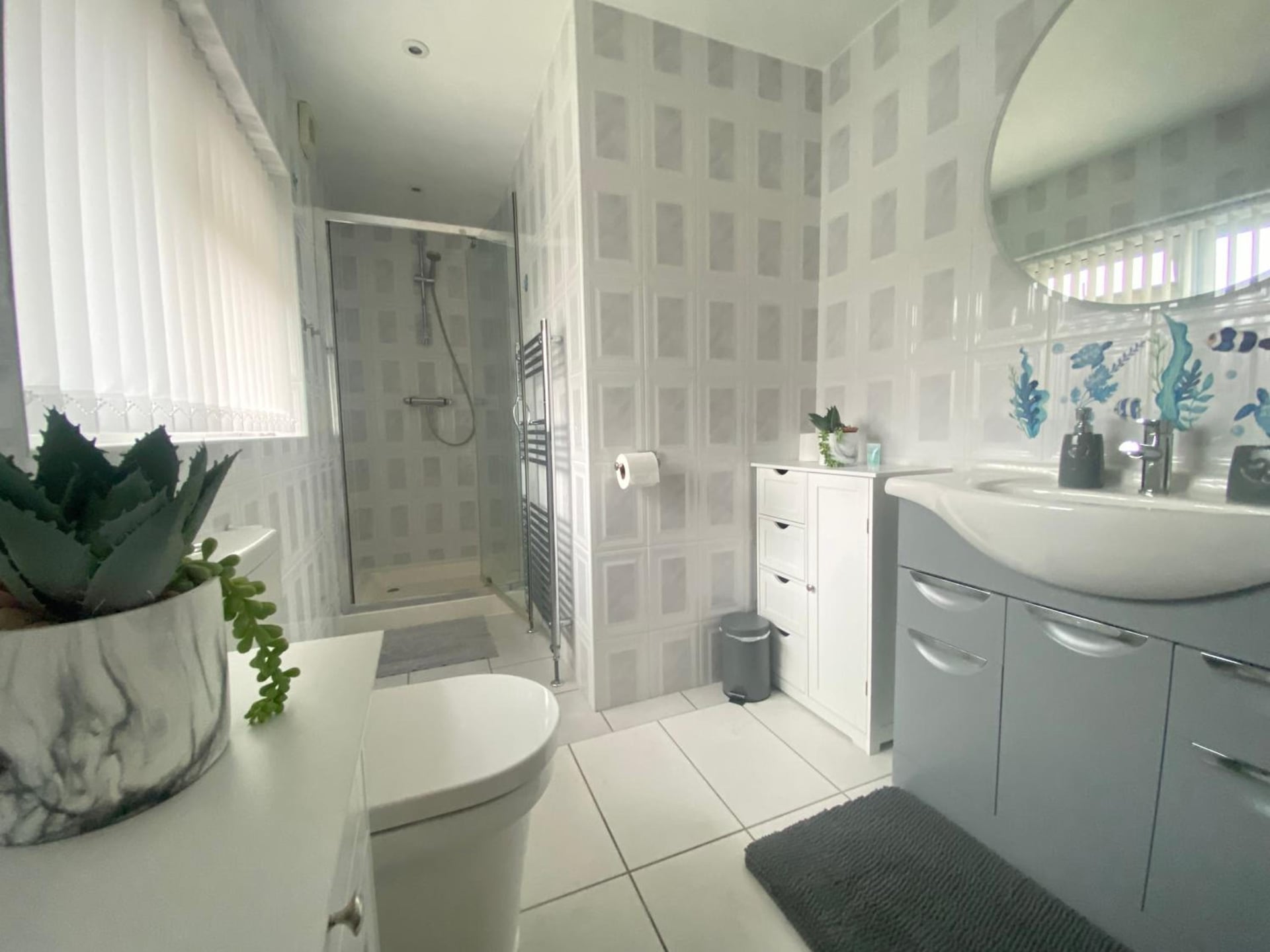 Cristina Modern, Horley, foto 2