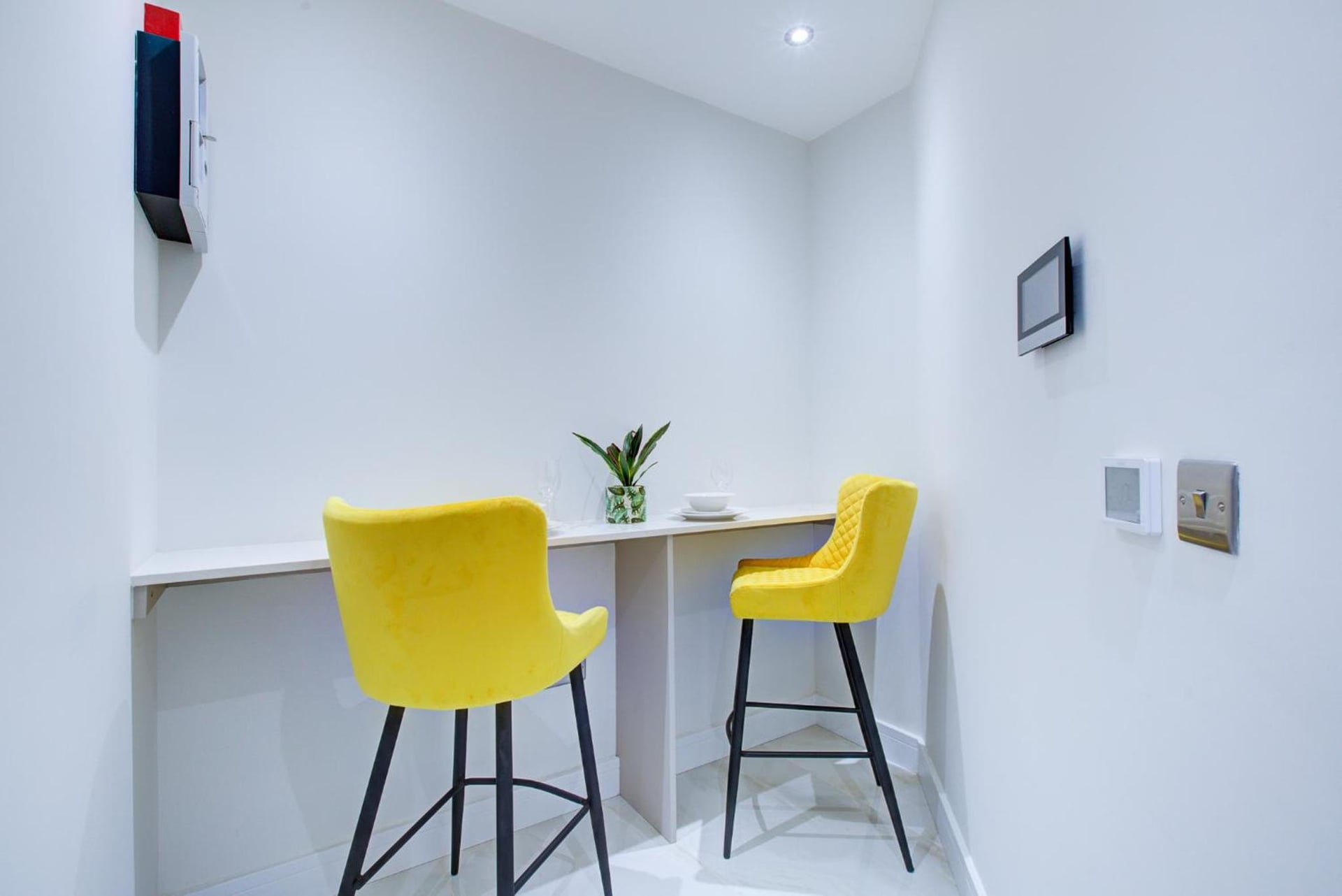 Hybrid Resi - Uxbridge, On-site CAR or VAN parking, near London Heathrow Airport, Uxbridge, foto 5