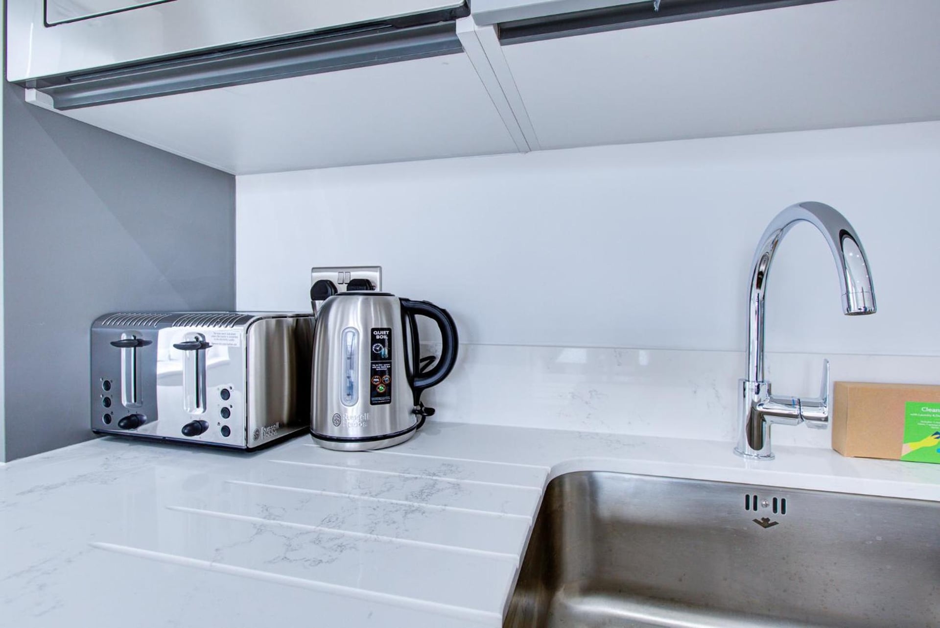 Hybrid Resi - Uxbridge, On-site CAR or VAN parking, near London Heathrow Airport, Uxbridge, foto 4