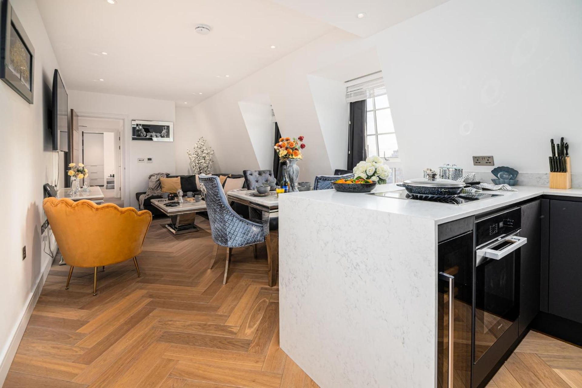 Stunning 1-Bedroom Penthouse in Marble Arch 72, London, foto 5