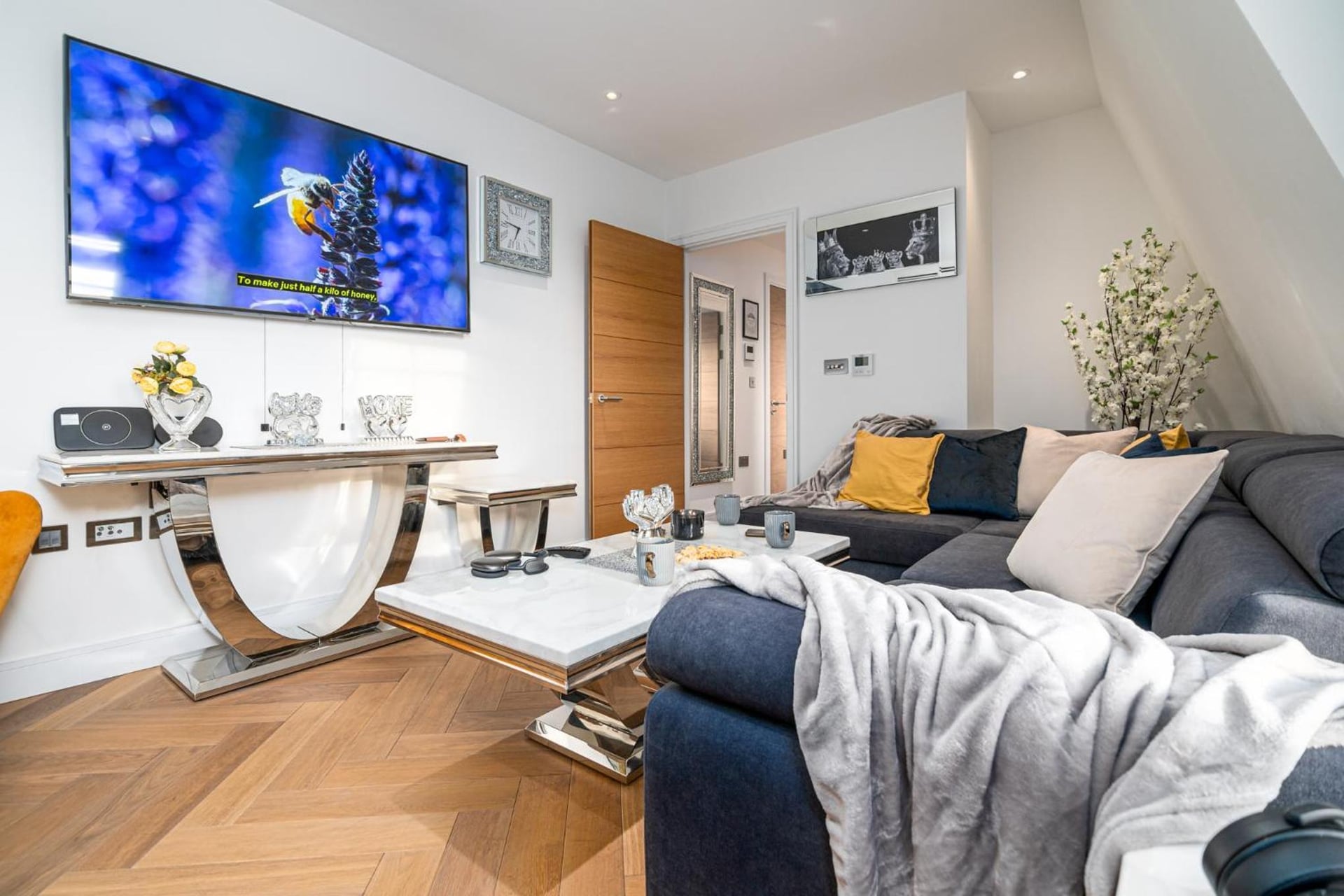 Stunning 1-Bedroom Penthouse in Marble Arch 72, London, foto 4