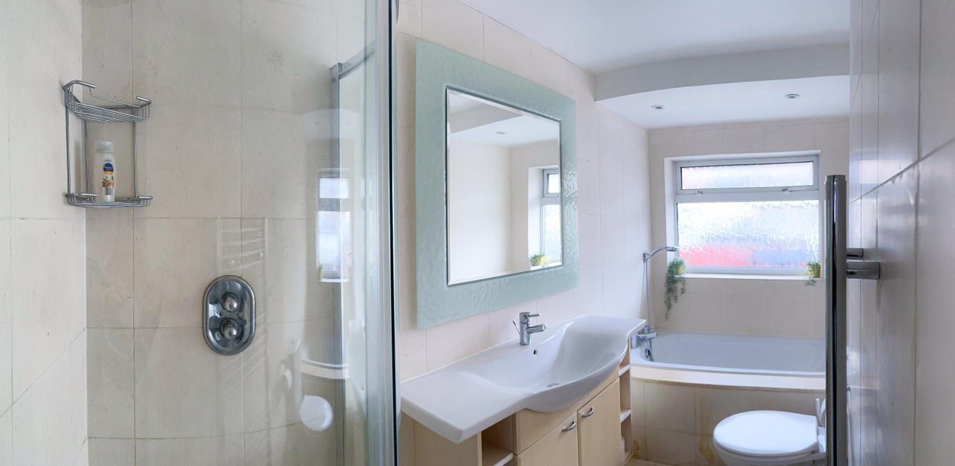 Modern four bedroom semi-detached house with off street parking 8 min drive to Wembley stadium, 5 miles to Central London, London, foto 4