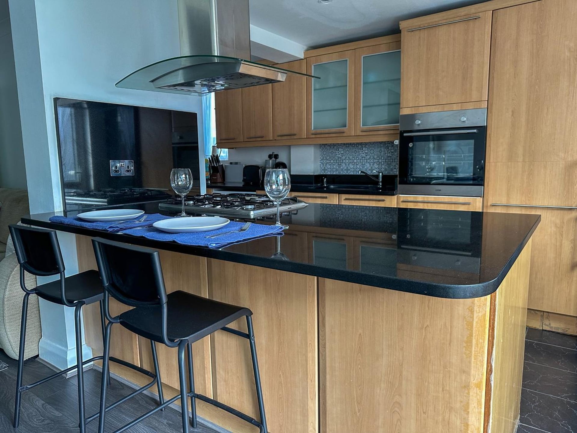 Modern four bedroom semi-detached house with off street parking 8 min drive to Wembley stadium, 5 miles to Central London, London, foto 5