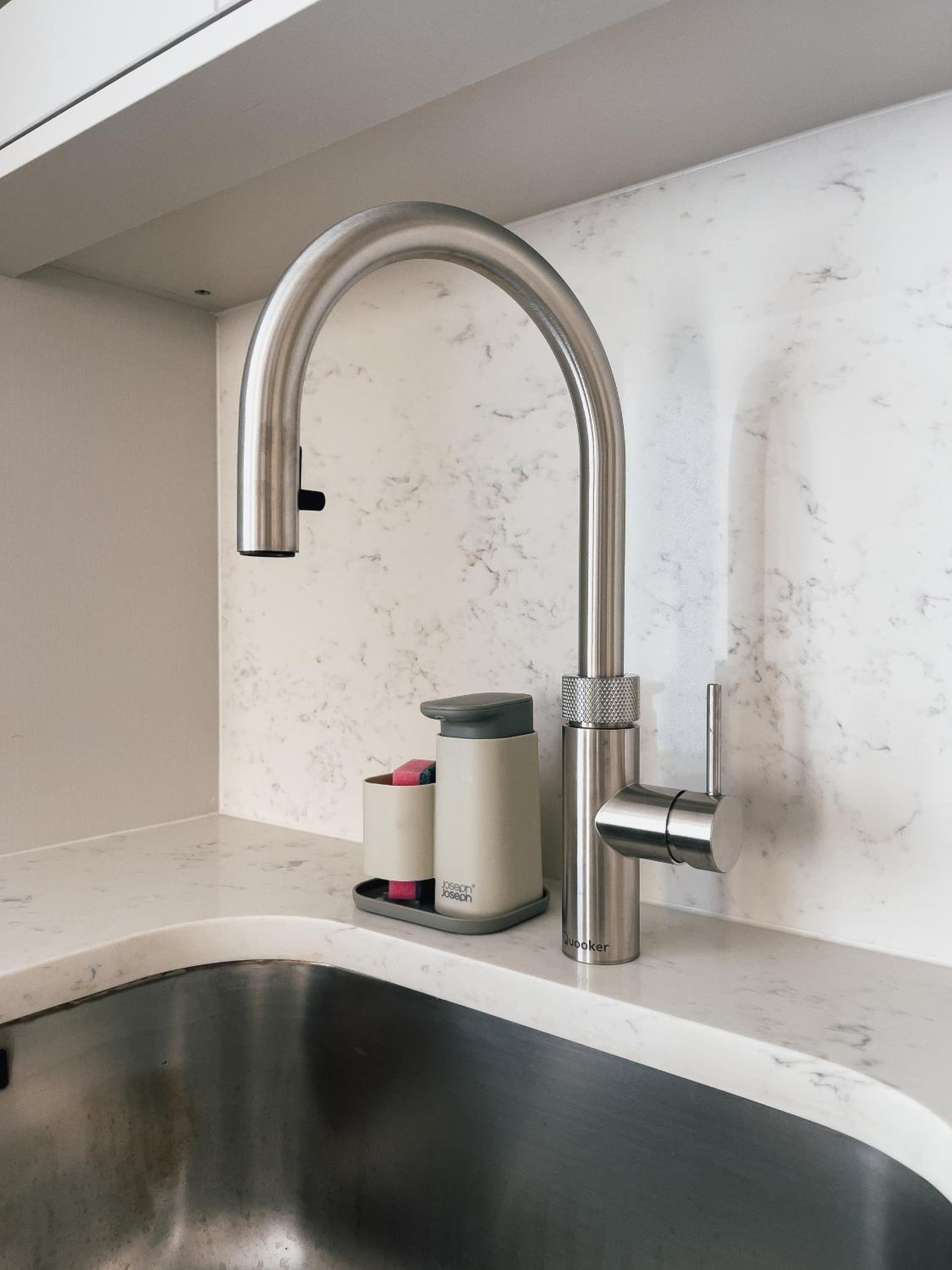 Luxe Penthouse Retreat: With Free Parking!, Brentford, foto 3