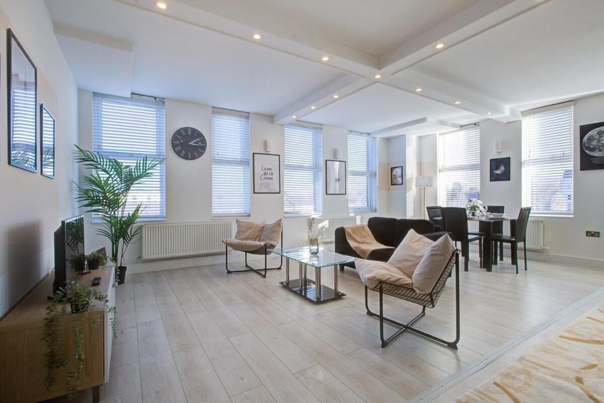 Stylish 1 Bedroom Apartment, High St. Sutton, Free Parking, Sutton, foto 2