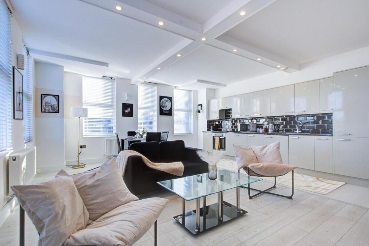 Stylish 1 Bedroom Apartment, High St. Sutton, Free Parking, Sutton, foto 4