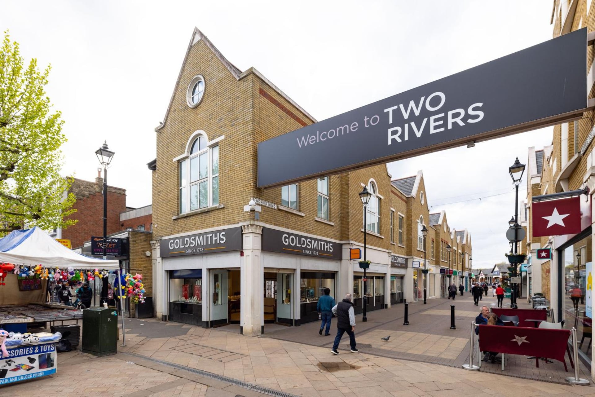 Charles Hope Staines Centre, Staines, foto 5