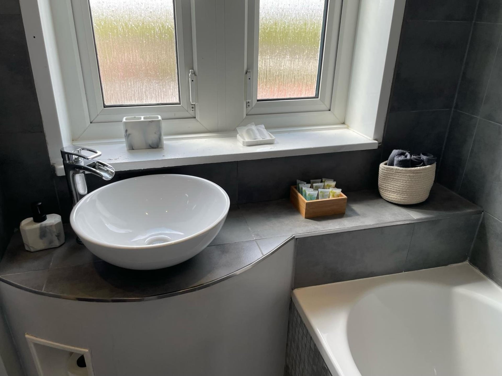 Top Floor 1 Bedroom Apartment with views over London, London, foto 5