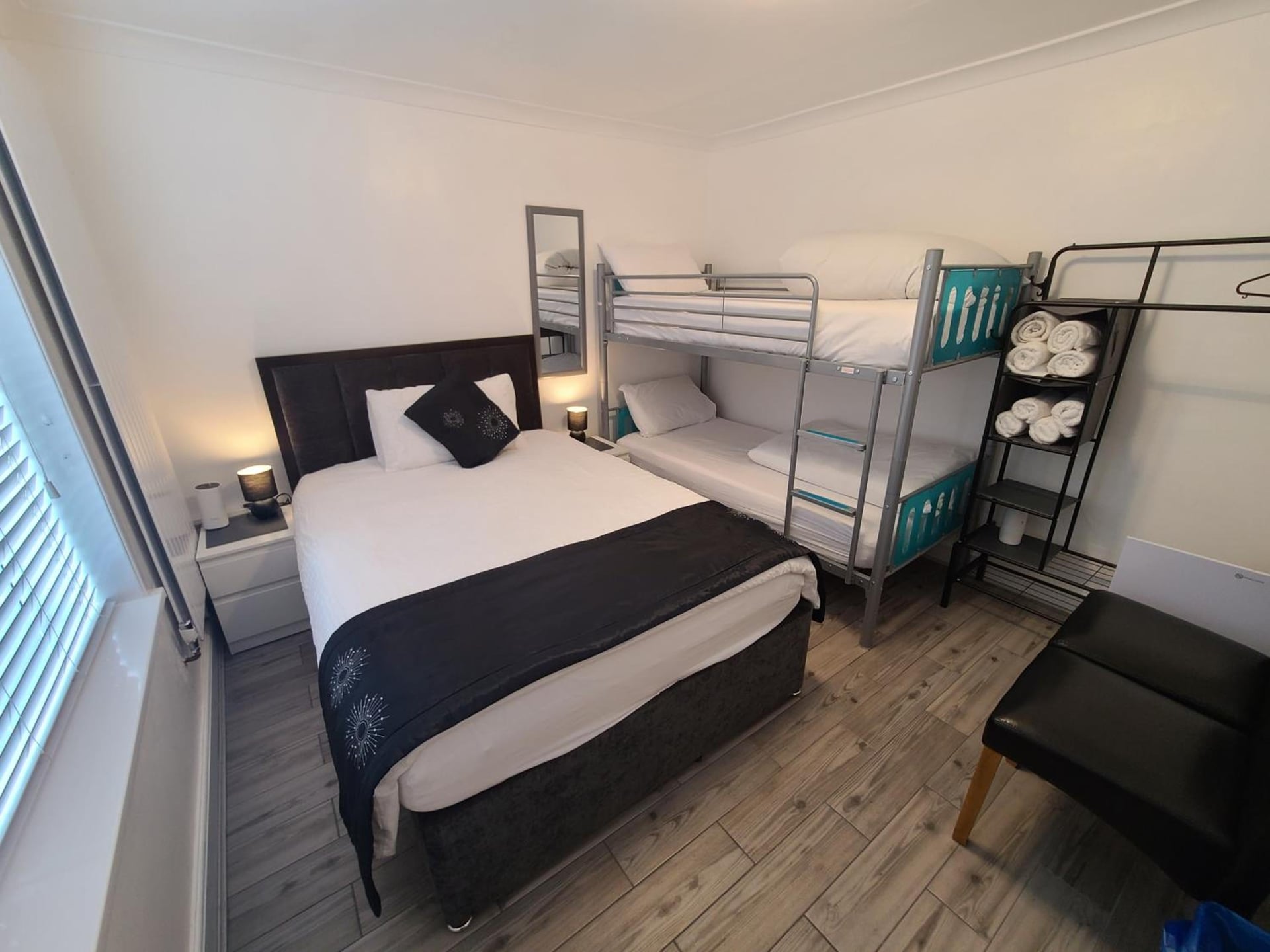 GATWICK ROOMs-TRAVEL SERVICE-AIRPORT PARKING, Ifield, foto 3