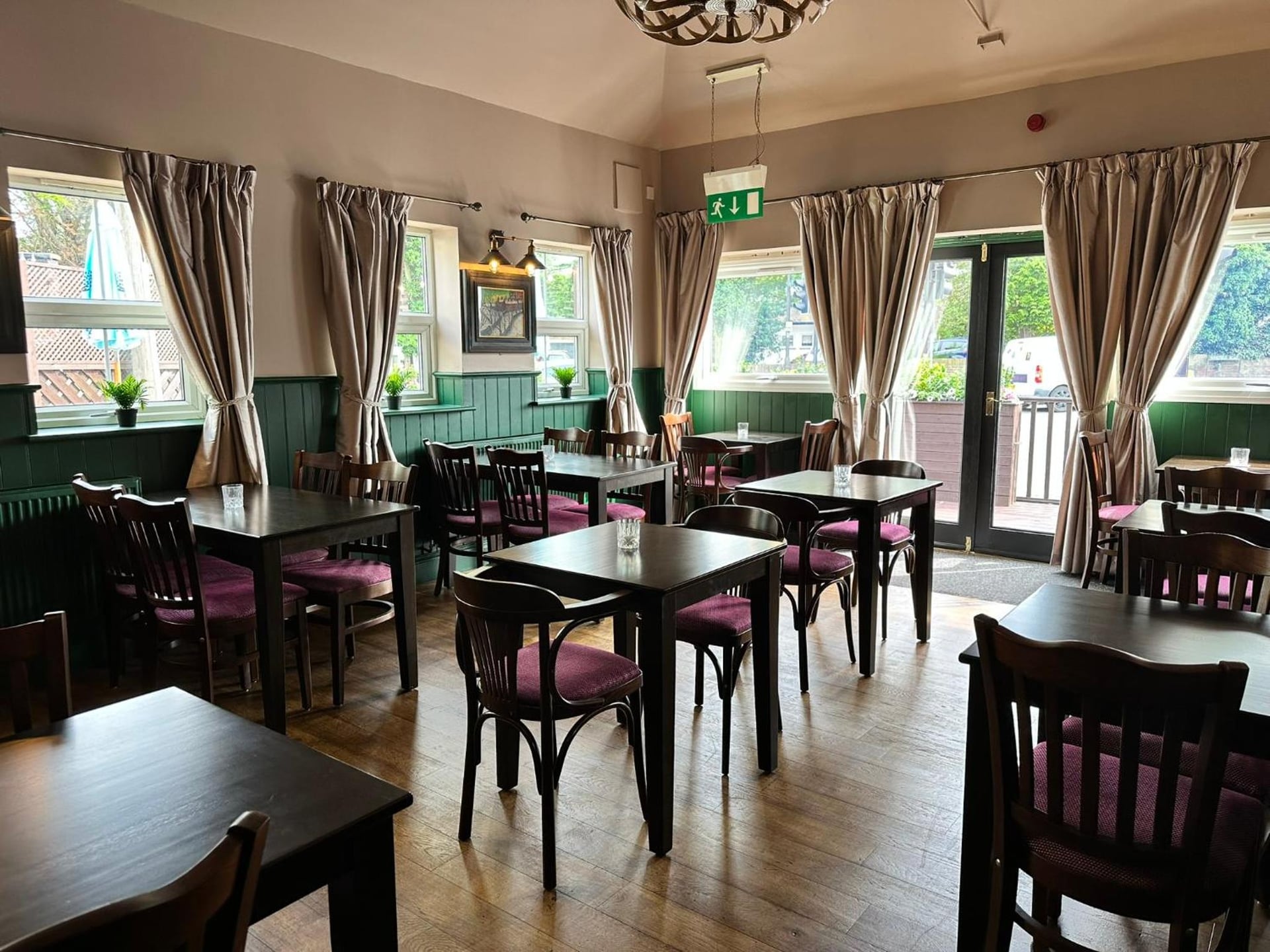 The Prince Albert Pub & Hotel with onsite FREE PARKING 2 minutes from Legoland, Windsor, foto 2