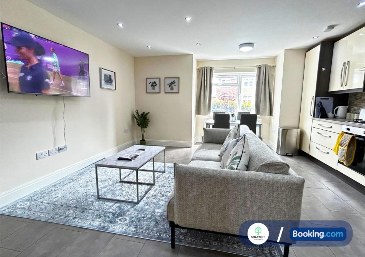 Modern 2 Bed 2 Bath Apartment Free Parking, Watford, foto 4