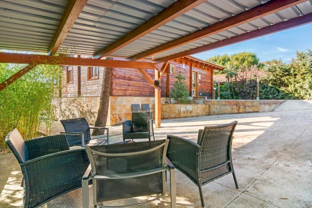 Cozy wood cabin, Casino, Pool, 25 min to Madrid Center, Madrid, foto 3