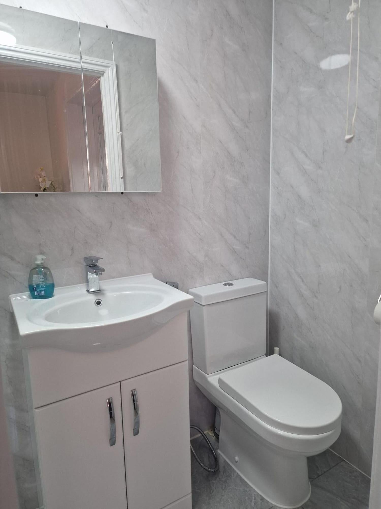 Studio Flat on Straight Road, Harold Hill,, Havering, foto 2