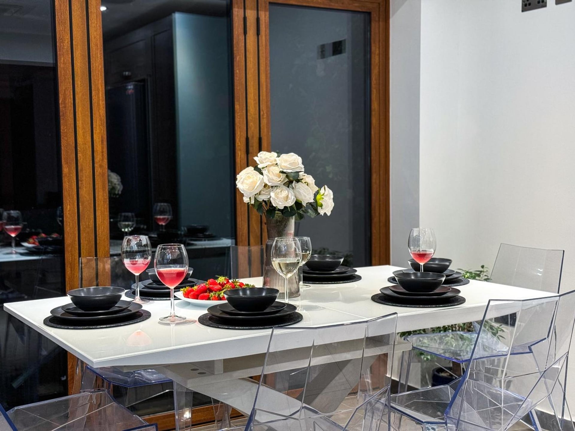 Luxurious 3Bed House with Spa Bath & Garden, London, foto 3