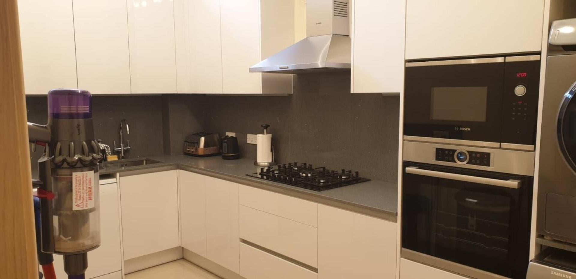 London Luxury 3 bedroom flat, 2 bathrooms, Living Room, free parking, 4 mins to station, garden, Ilford, foto 4
