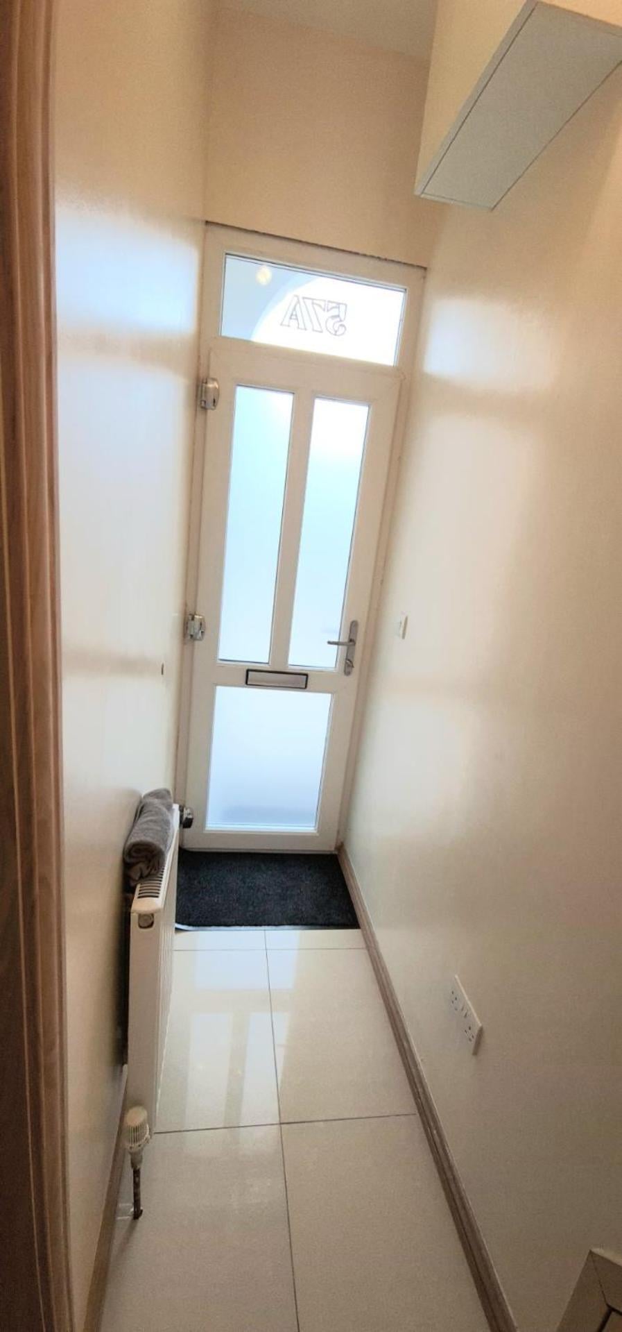 London Luxury 3 bedroom flat, 2 bathrooms, Living Room, free parking, 4 mins to station, garden, Ilford, foto 3