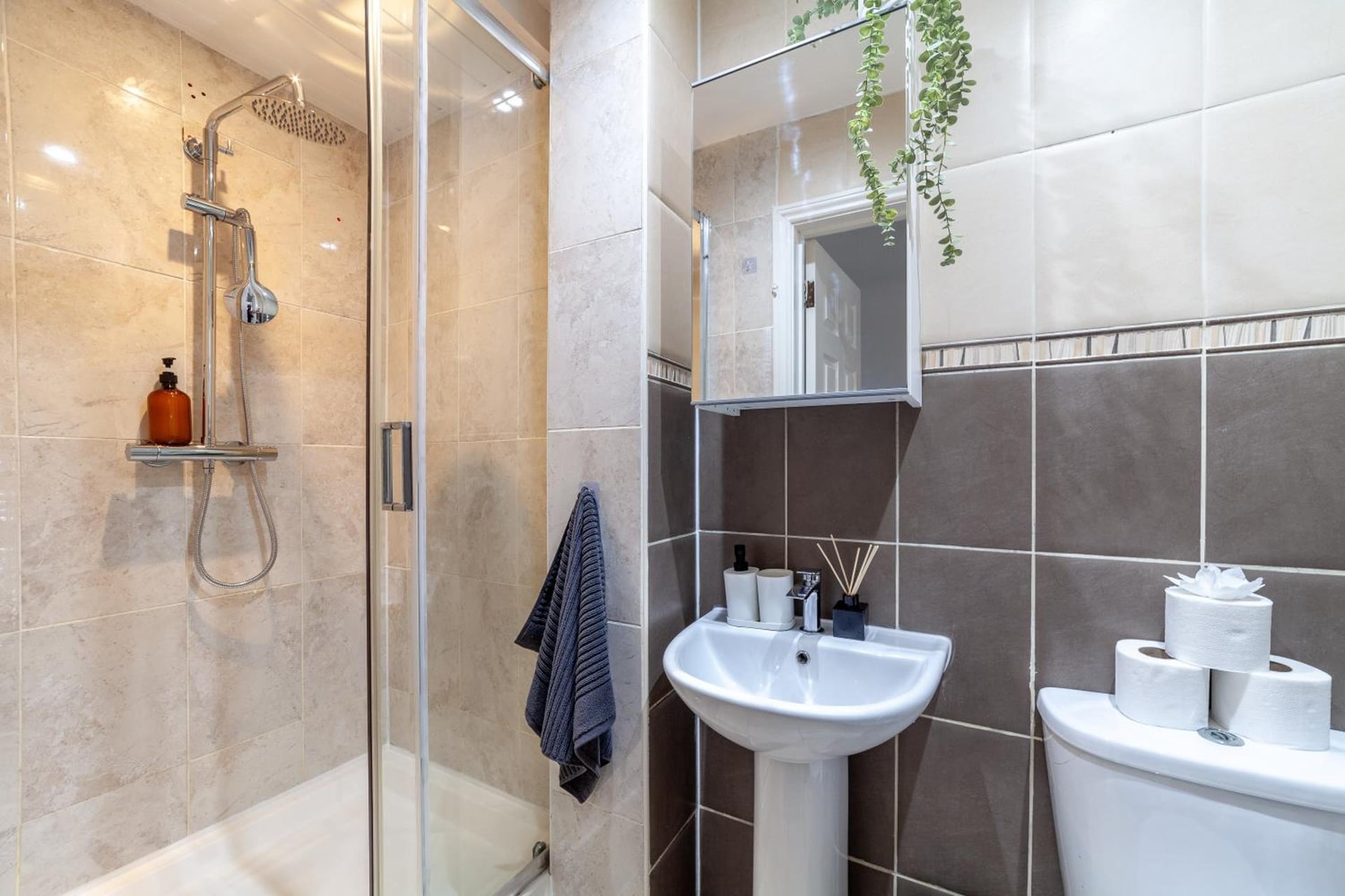 Arte Stays Serviced Houses Stratford - 3 Bedrooms 2 Bathrooms Houses London, Stratford, Maryland, Free Parking, Garden, Weekly or Monthly Stays - up to 8 g, London, foto 2