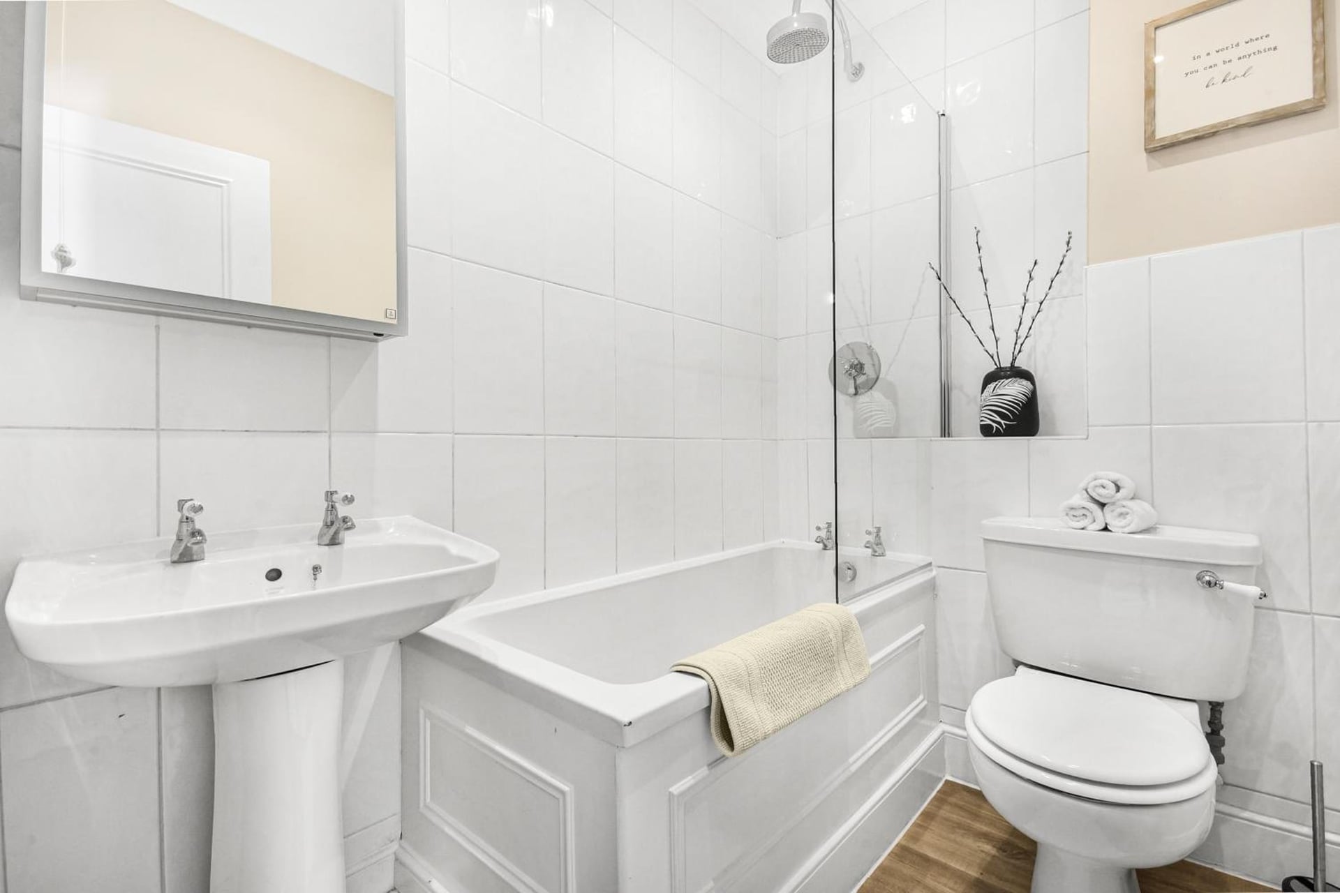 Lovely large 1 bed renovated flat w balcony & 600MB WiFi, London, foto 2