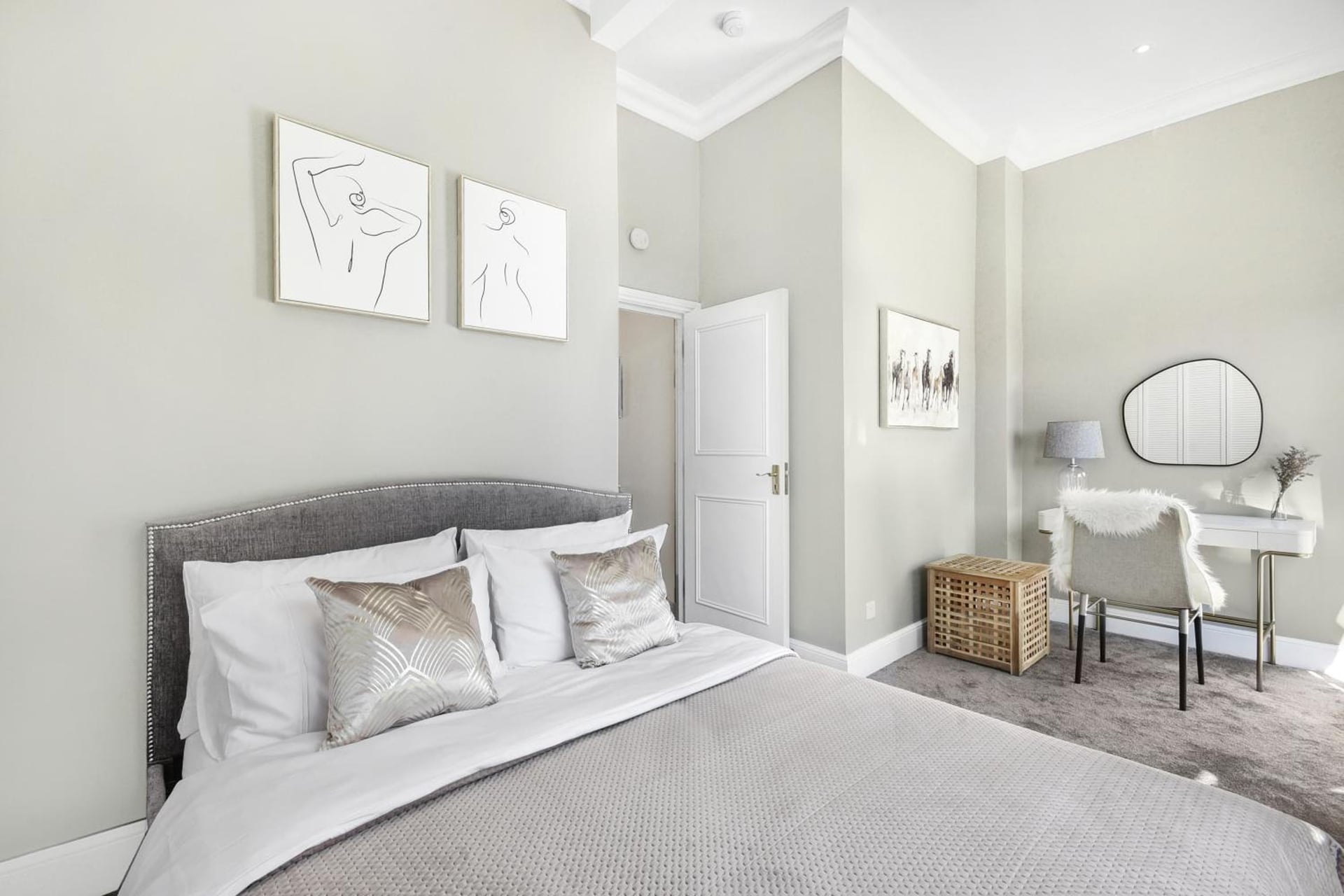 Lovely large 1 bed renovated flat w balcony & 600MB WiFi, London, foto 3