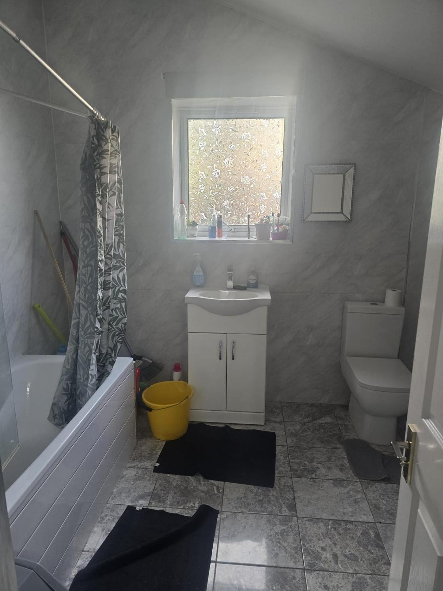 Contemporary & Spacious 1BD - Fireplace with Modern Comforts, London, foto 2