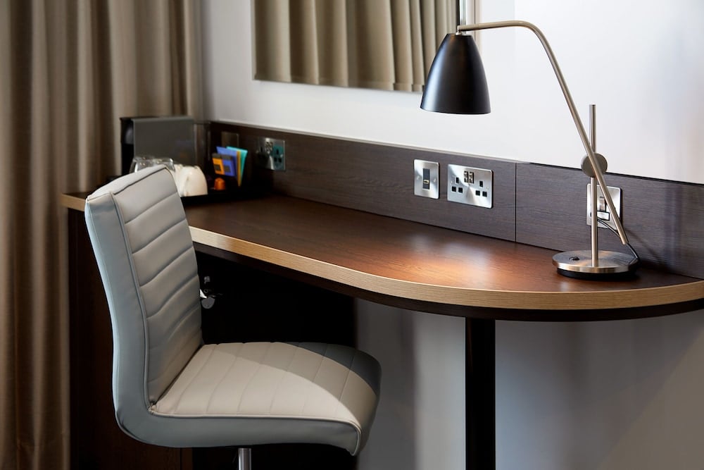 Premier Inn London Wimbledon - Broadway, London, foto 4