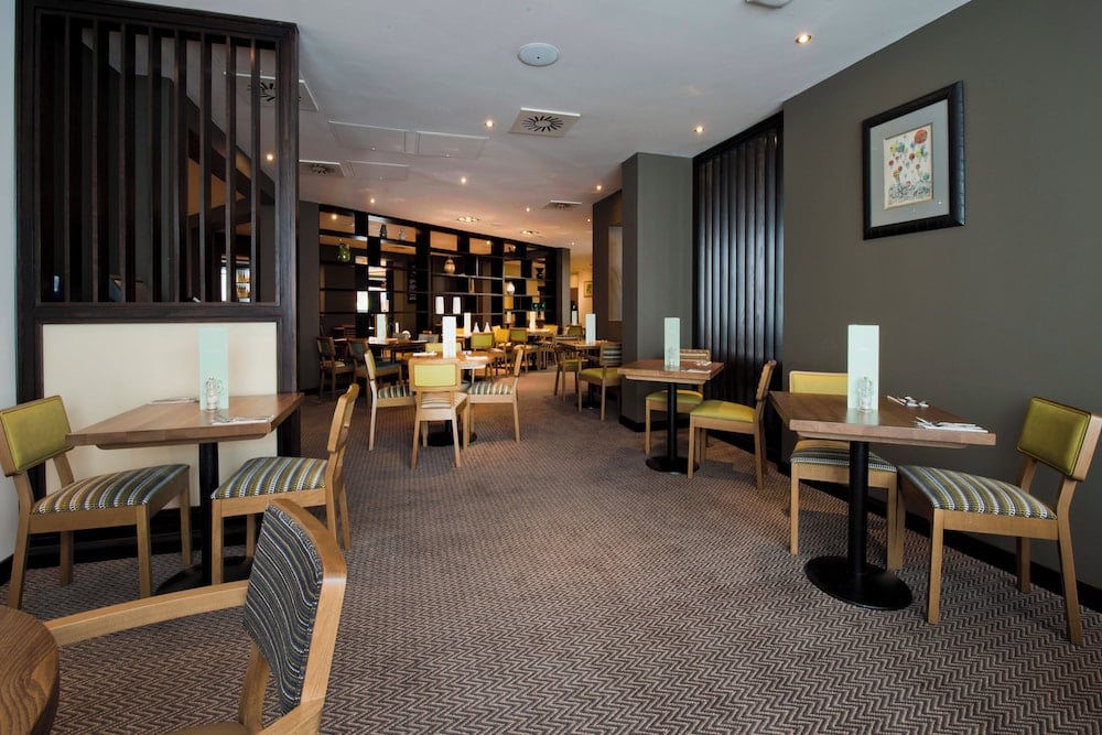 Premier Inn Heathrow Airport Terminal 4, Hounslow, foto 2