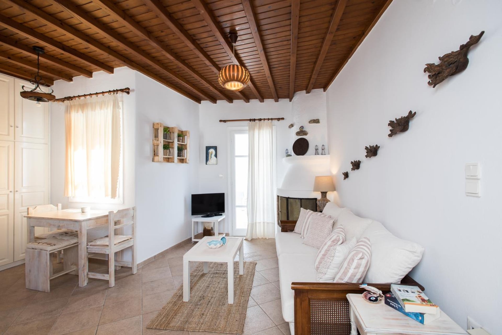 Escape to Mykonos - Entire place by Ornos Beach, Ornos, foto 2