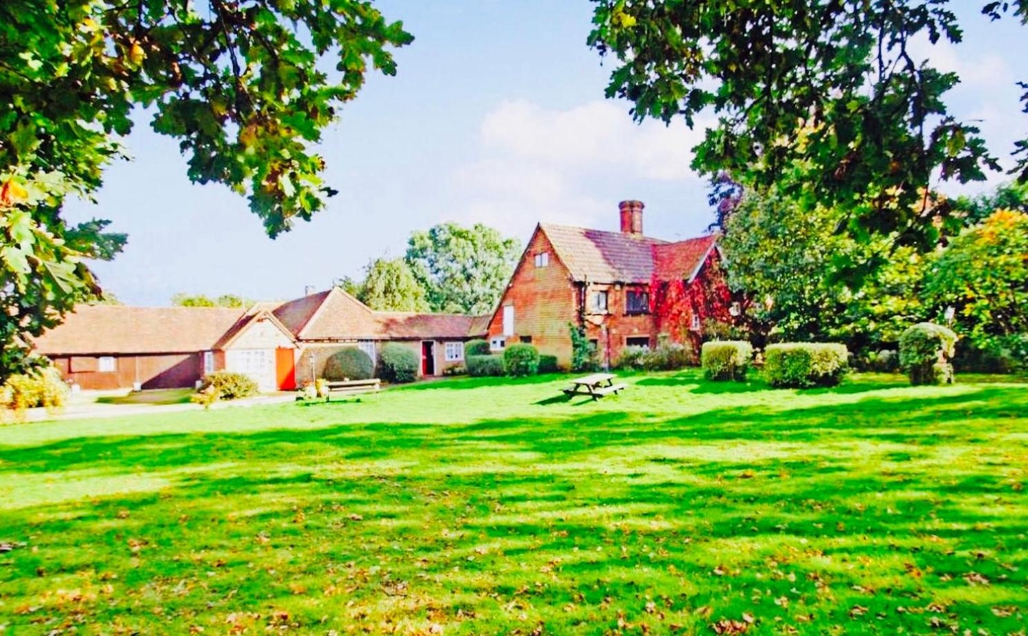 Oldlands Farmhouse Gatwick, Horley