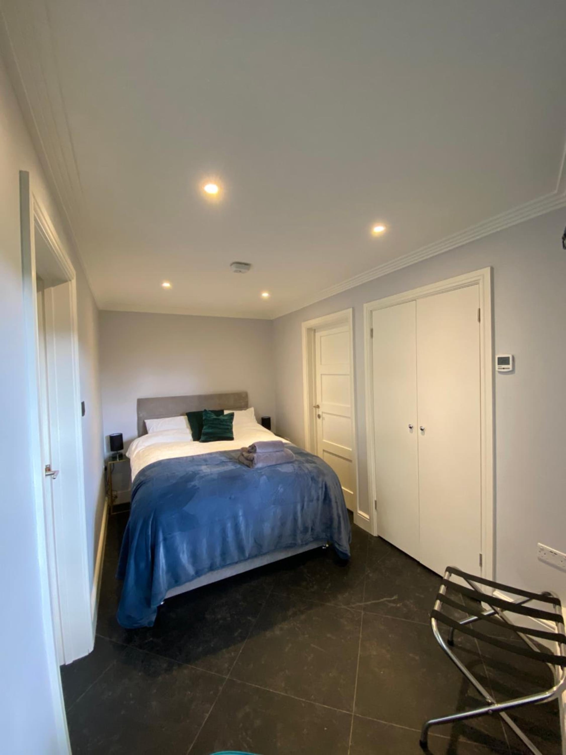 Thistle Lodge - Quiet Garden lodge with off road parking, Hemel Hempstead, foto 4