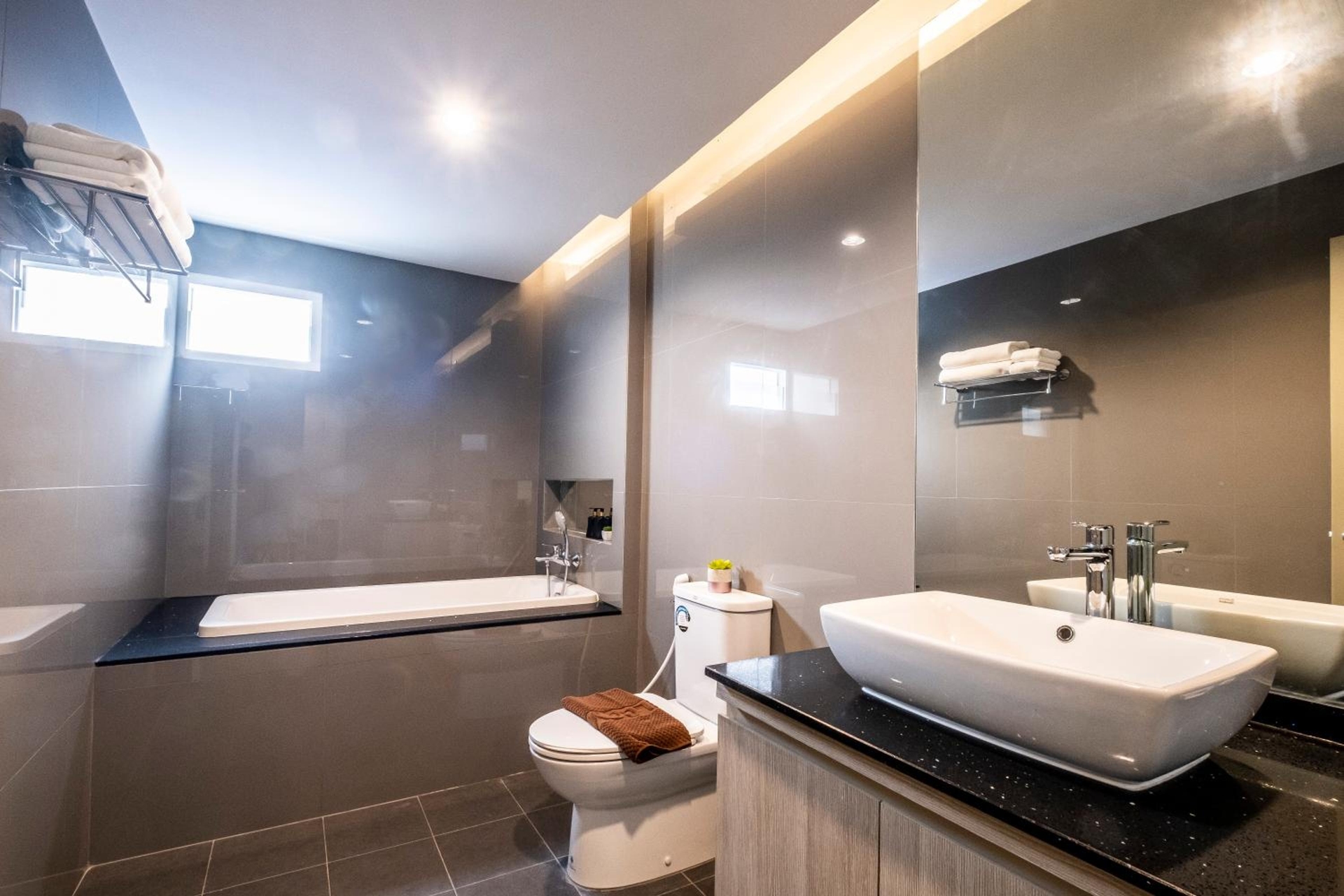 Foto de Sinsuvarn Airport Suite Hotel
