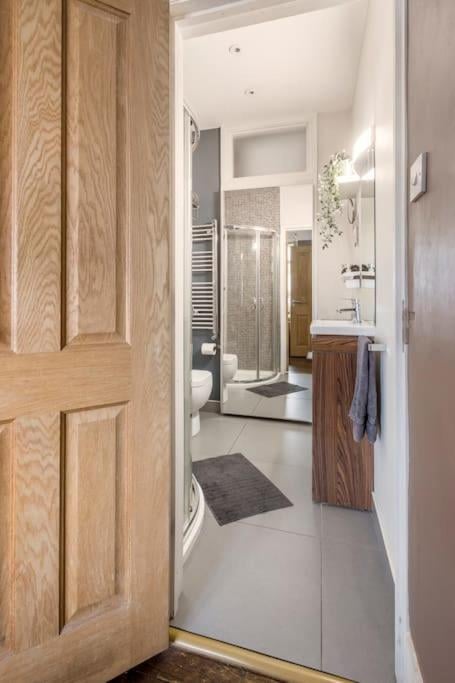 Modern Private Studio Room, London, foto 5