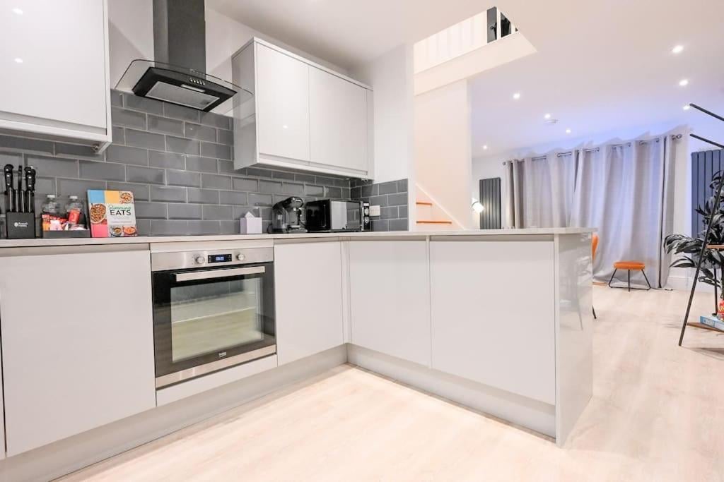 Modern 2 Bed Maisonette With Parking, London, foto 5