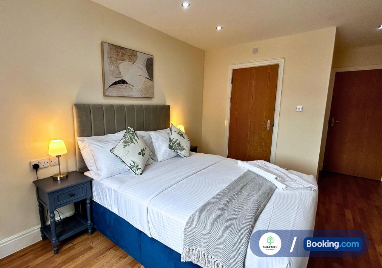 Modern 2 Bed 2 Bath Apartment Free Parking, Watford
