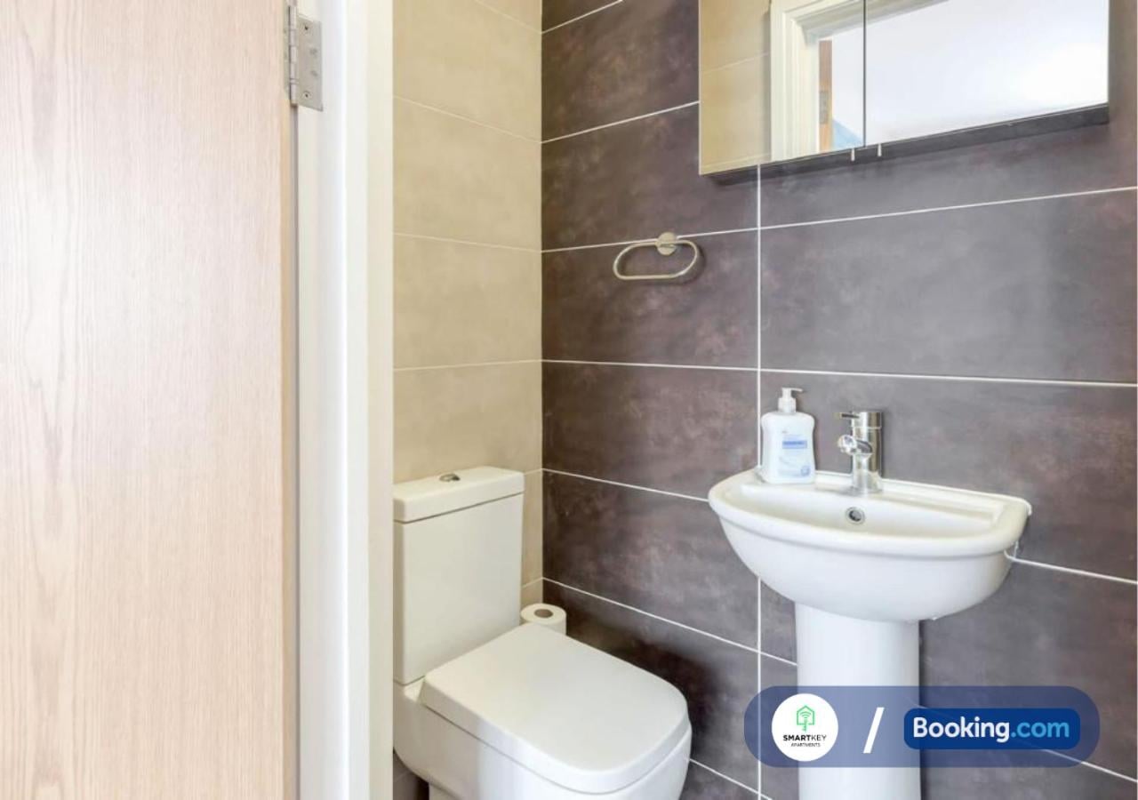 Modern 2 Bed 2 Bath Apartment Free Parking, Watford, foto 5