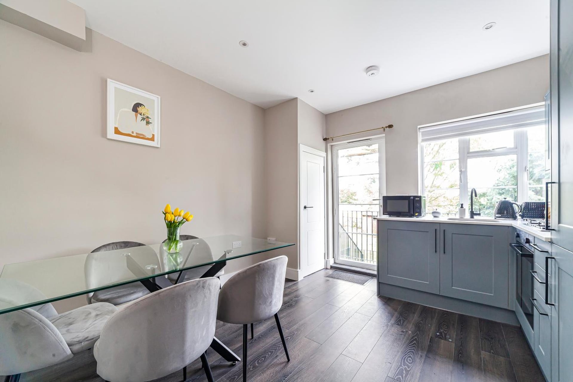 Arte Stays - Serviced Apartments for Leisure and Business - Private Parking - 12 minutes walking from Wembley Stadium, London, foto 4
