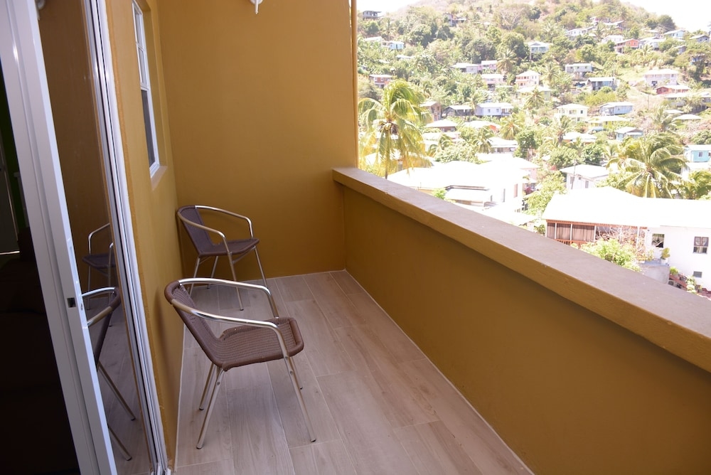 Foto de Hillview Apartments and Vehicle Rental